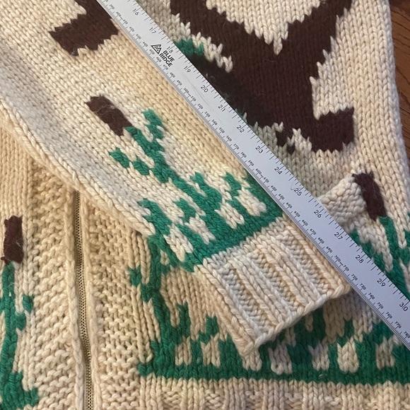 Mens Vintage duck sweater.  Wool feel.  Aprox XL to 2XL.  HANDMADE chunky knit. - Picture 16 of 17